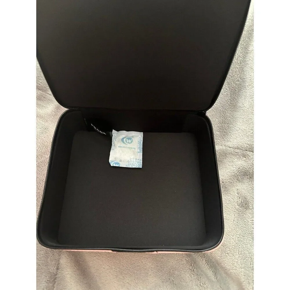 Prada makeup/jewelry case - Picture 4 of 6